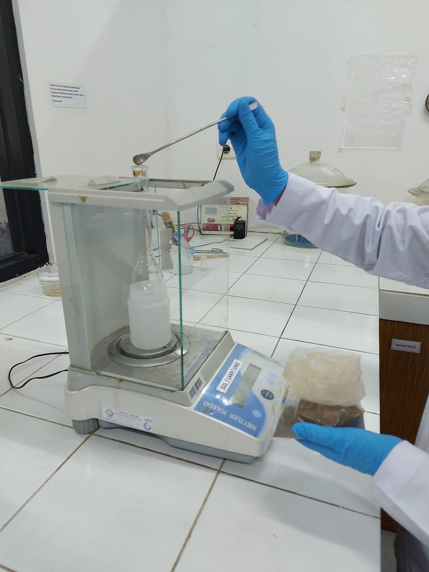 Kegiatan laboratorium FMIPA Unpad - 11