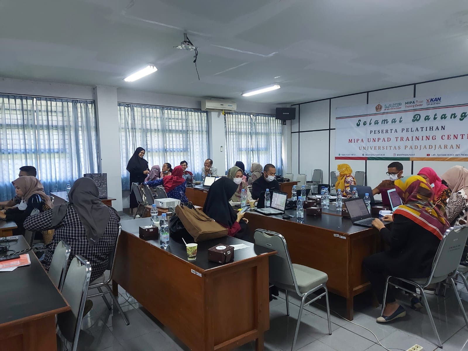 Kegiatan laboratorium FMIPA Unpad - 13