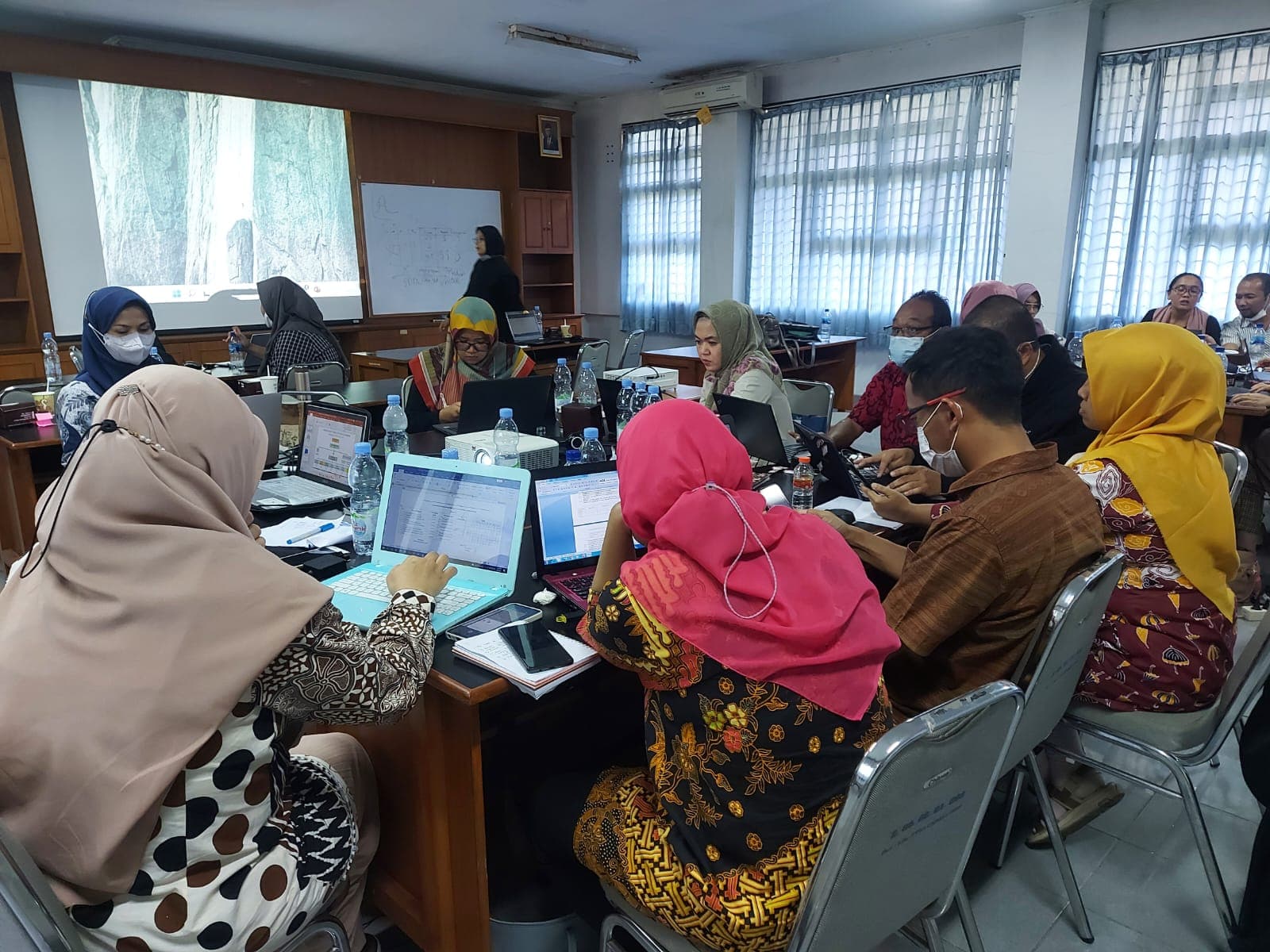 Kegiatan laboratorium FMIPA Unpad - 14