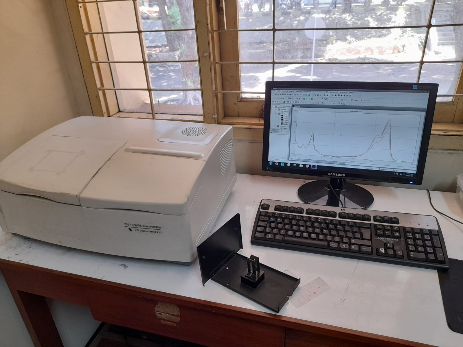 UV-Vis Spectrometer