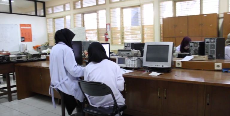 Laboratorium Fisika Instrumentasi foto 1