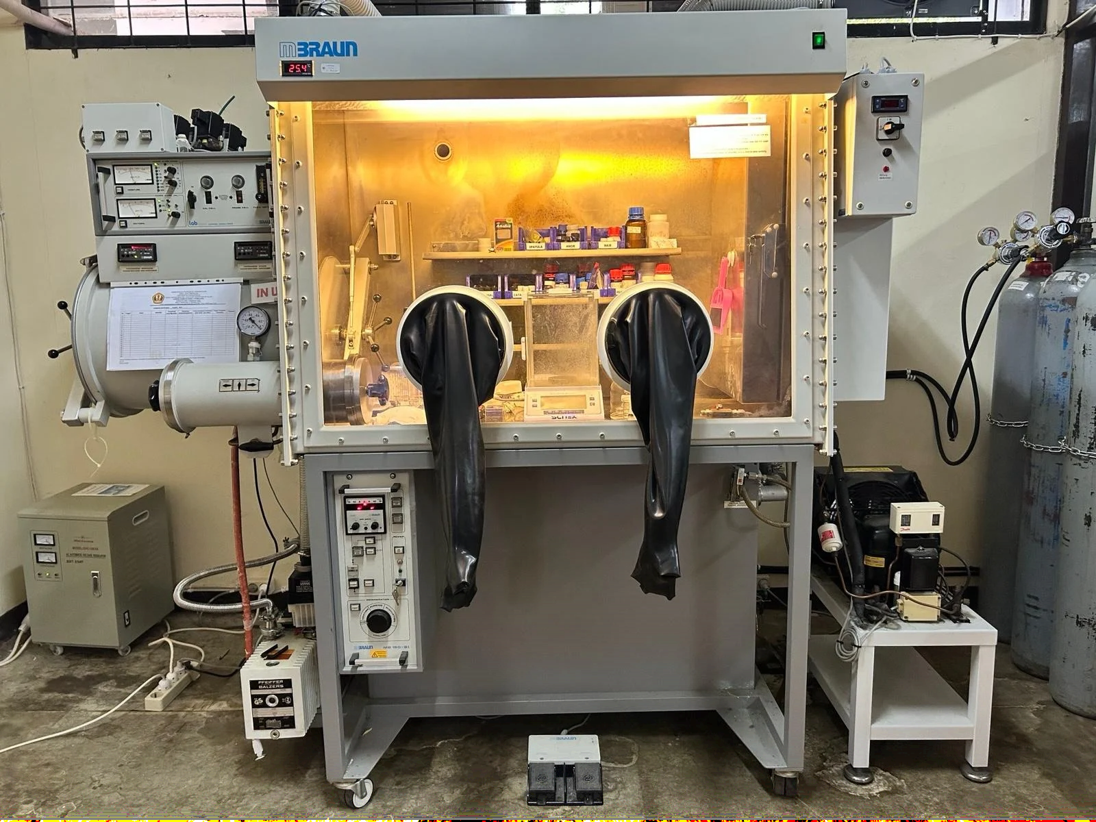 Laboratorium Kimia Anorganik foto 1