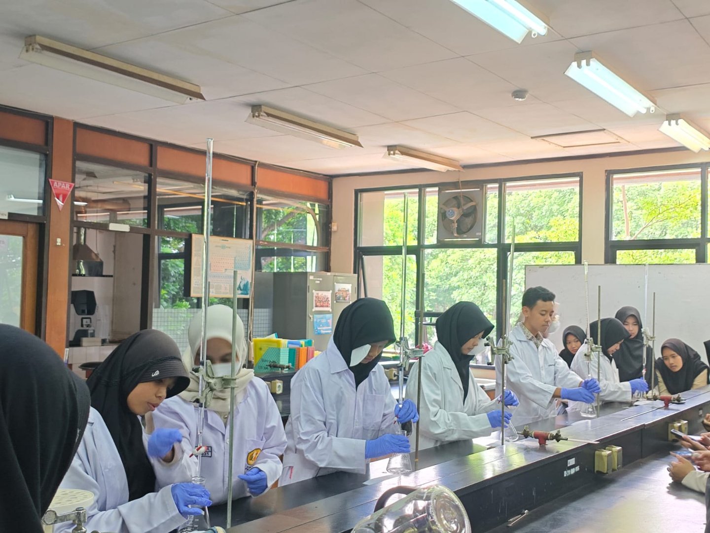 Laboratorium Kimia Analisis Dan Pemisahan foto 1