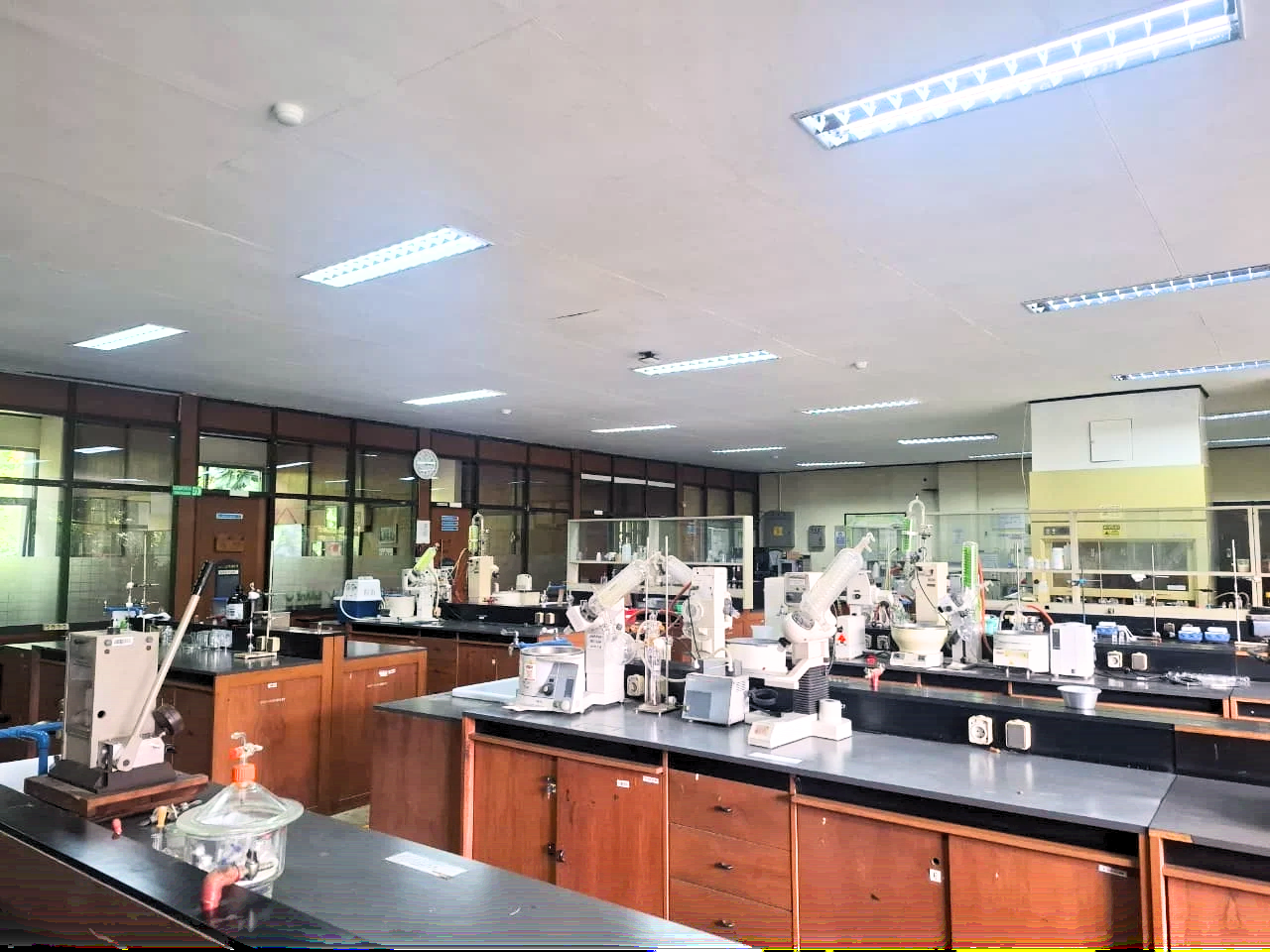 Laboratorium Kimia Bahan Alam Dan Sintesis foto 1