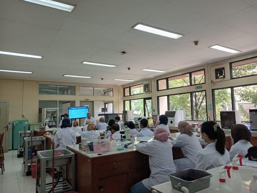Laboratorium Mikrobiologi Terapan foto 1