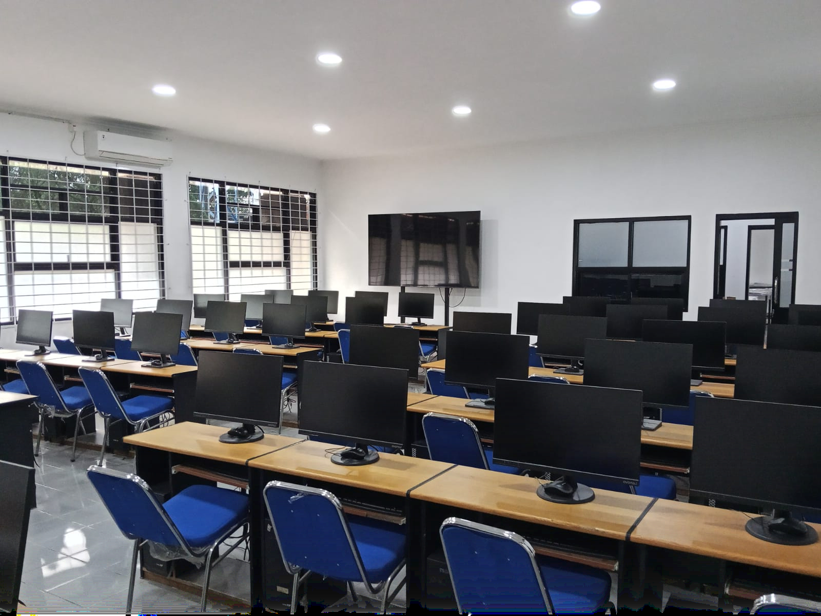 Laboratorium Elektroteknik Tenaga Listrik Dan Teknologi Komunikasi (1) foto 3