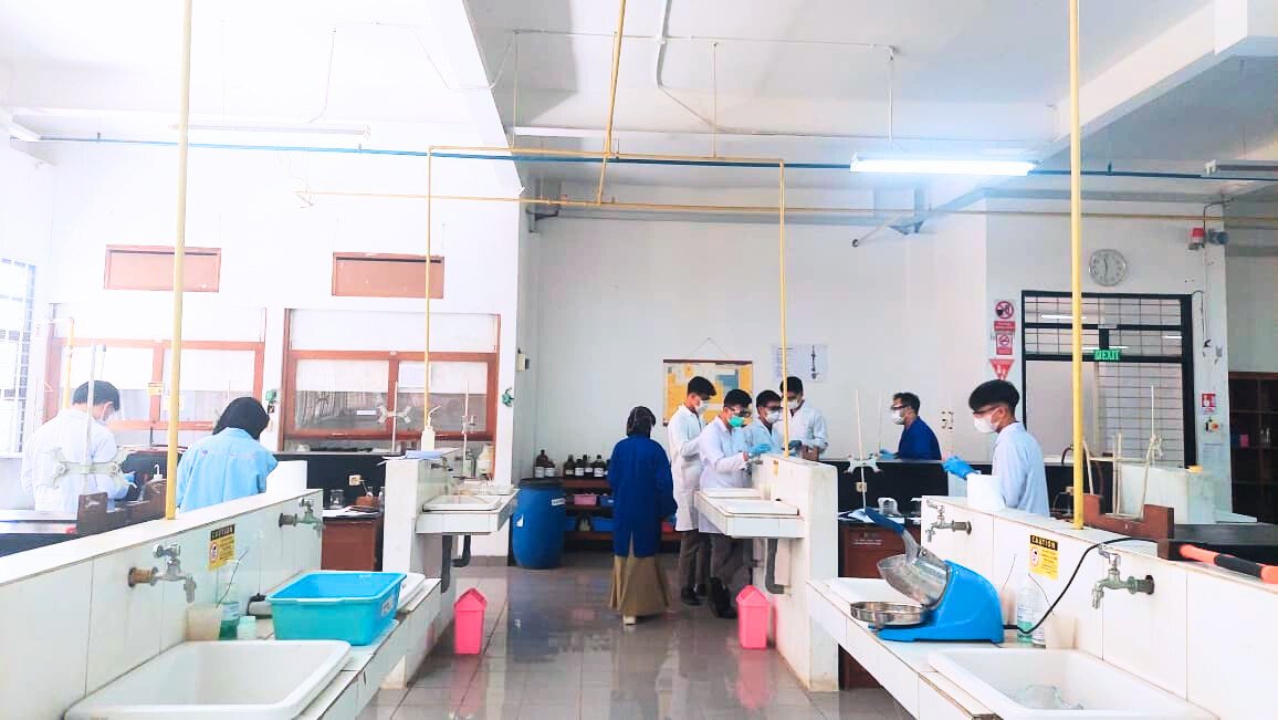 Laboratorium Kimia Dasar foto 2