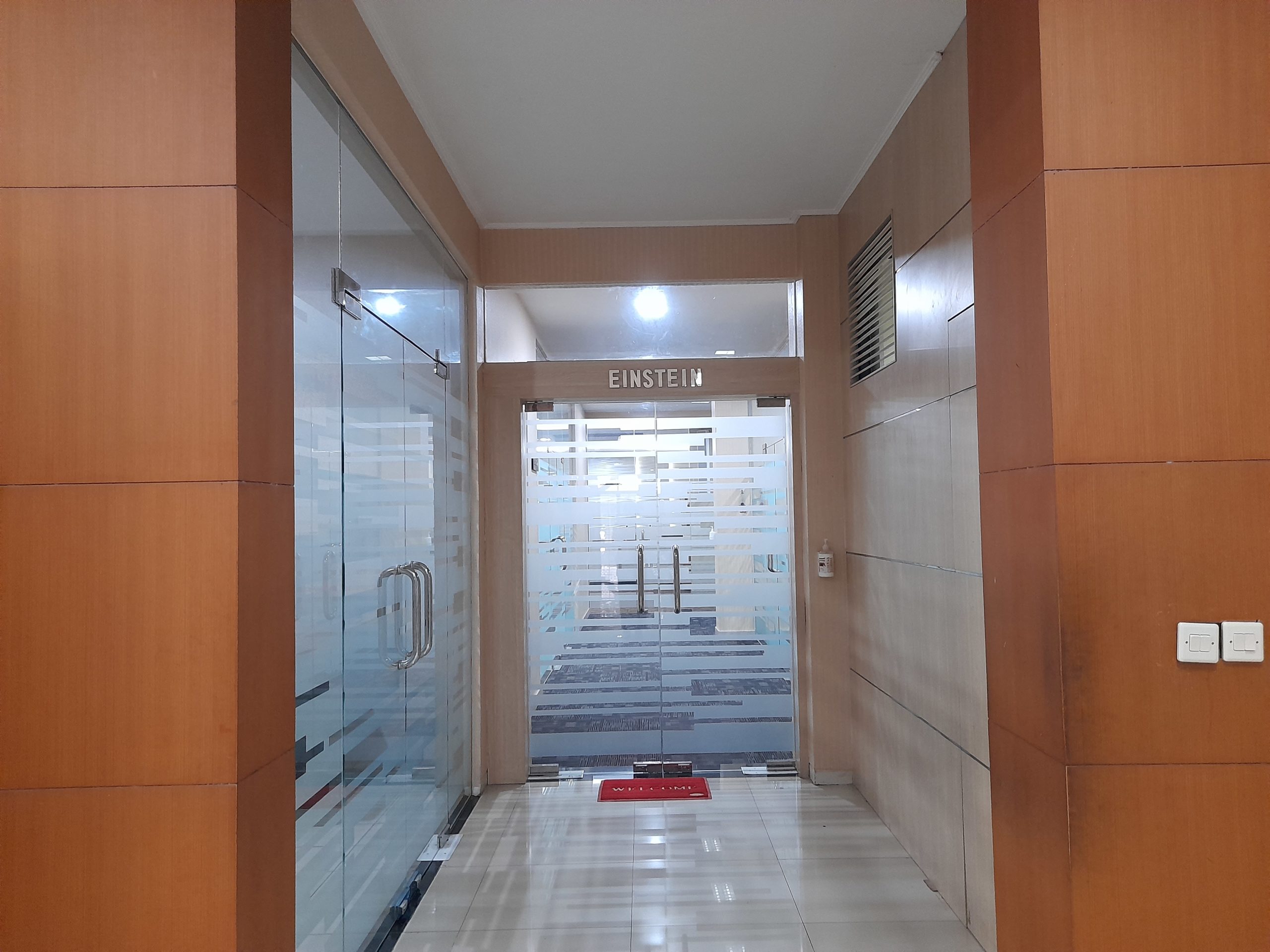 Ruang Seminar Einstein 1