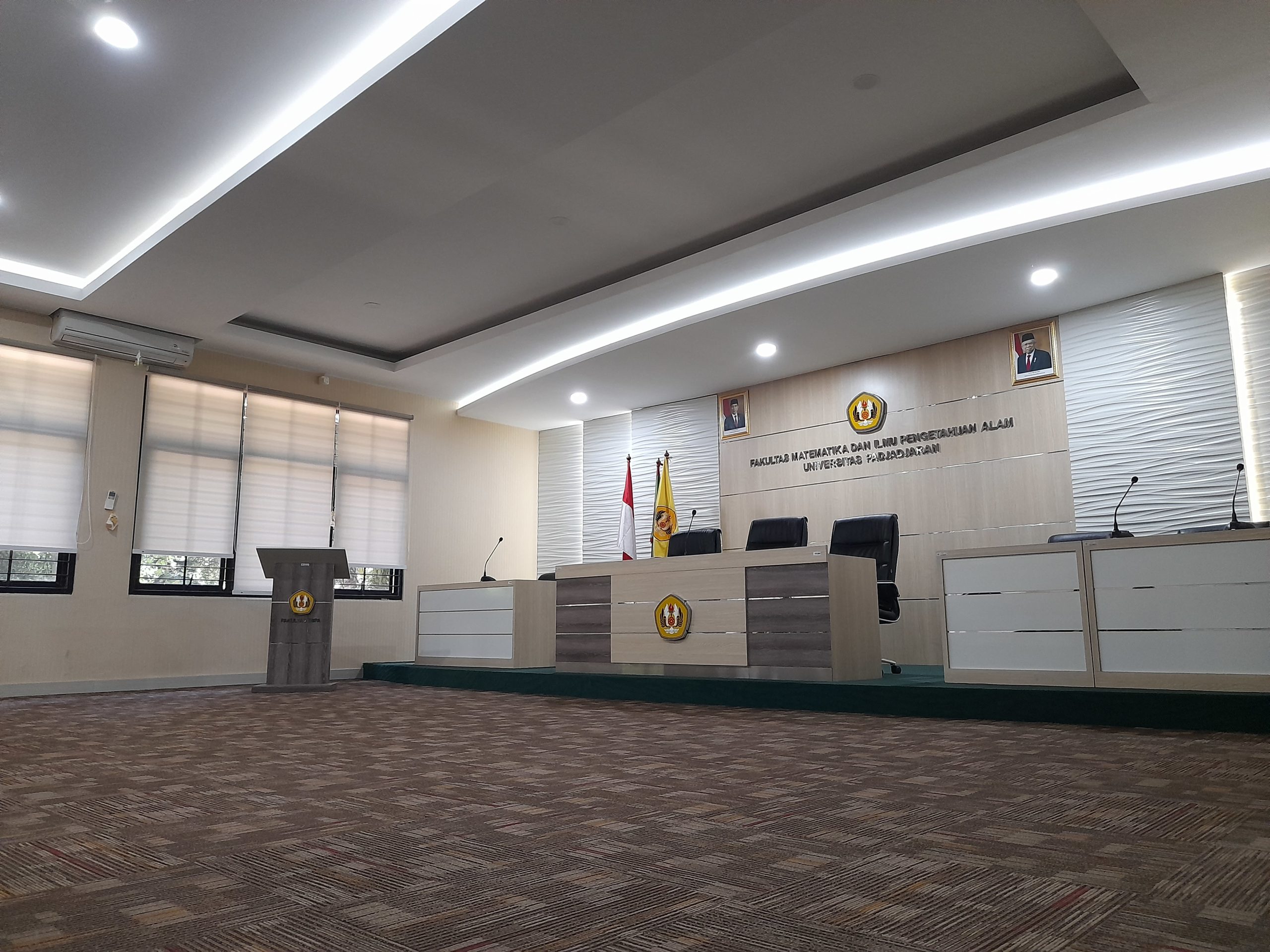 Ruang Seminar Einstein 2