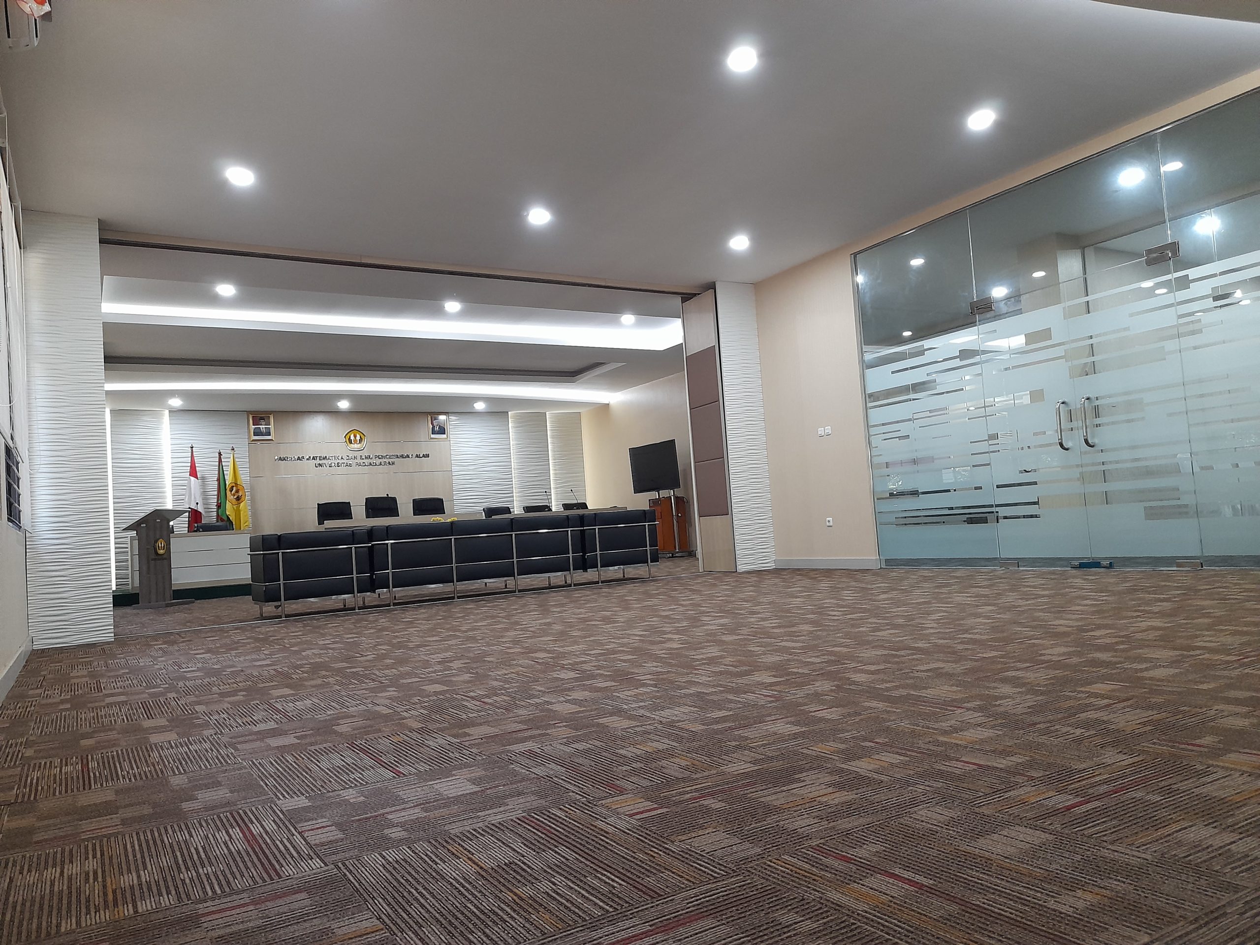 Ruang Seminar Einstein 3 (2)